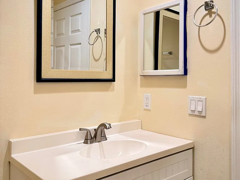 160 Empress Ave #B — Photo 4
