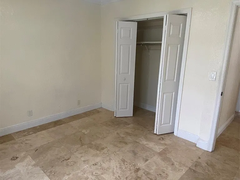 2200 NE 66th St #1412 — Photo 11