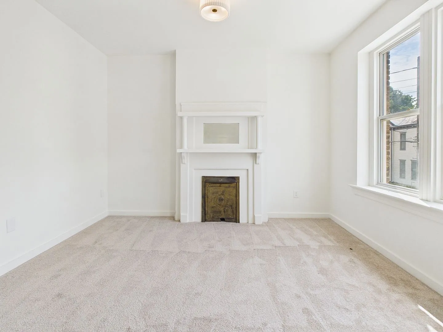 3 bed, 1.0 bath, 1275 sqft, $1,750 — Photo 3