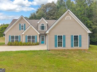 22 Maple Leaf Ct, Hoschton, GA 30548