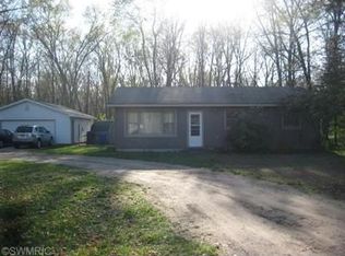 8491 Maple Hill Rd, Howard City, MI 49329