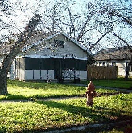 2nd image of 515 S Avenue E
