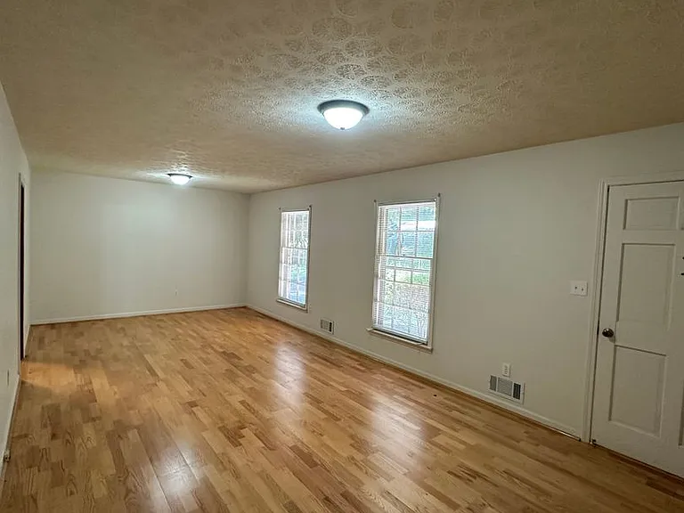 375 Segrest Cir — Photo 2