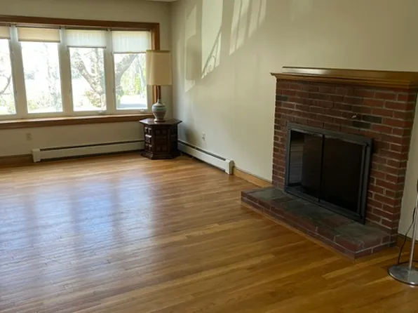 85 Dale St, Brookline, MA 02467