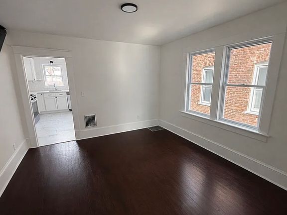 4th image of 510 Brown St