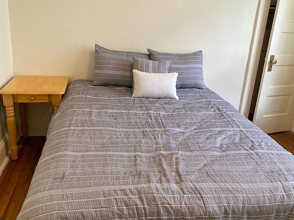 Full sized bed.