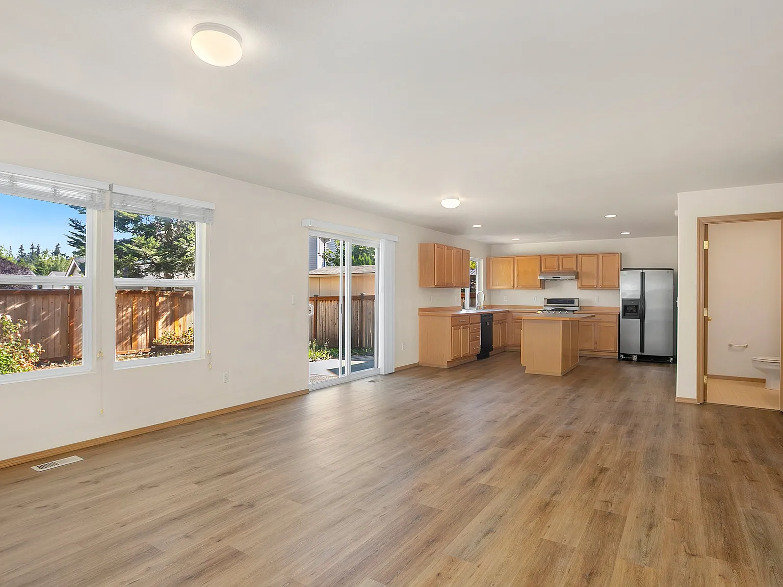 5 bed, 2.5 bath, 3040 sqft, $3,495 — Photo 3