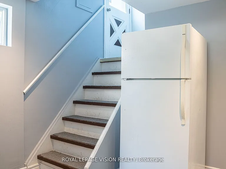 28 Jeffton Cres — Photo 4
