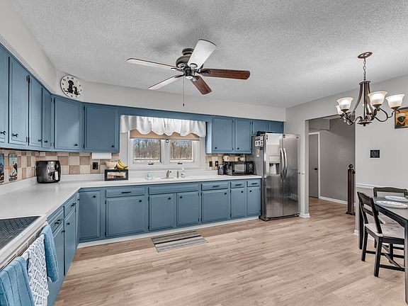 4th image of 5011 NW Brickyard Rd