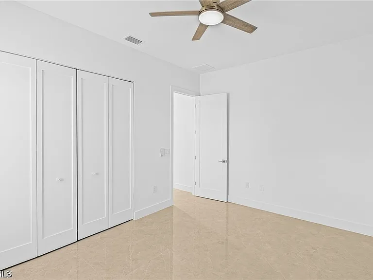 821 NW 37th Pl — Photo 30