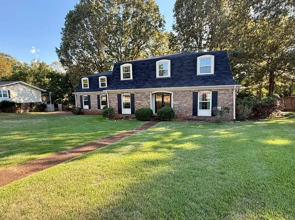 214 Robinhood Dr, Florence, AL 35633