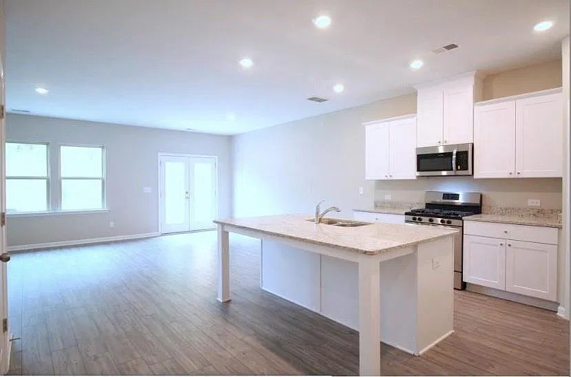 3 bed, 2.5 bath, 1882 sqft, $2,600 — Photo 3