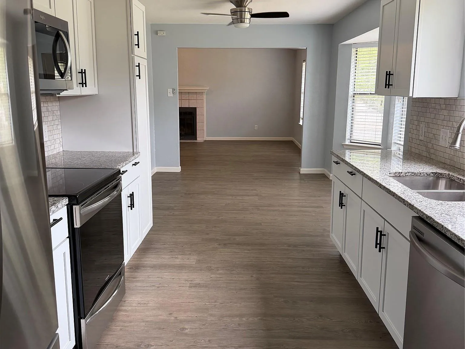 3 bed, 2.5 bath, 1596 sqft, $1,975 — Photo 1
