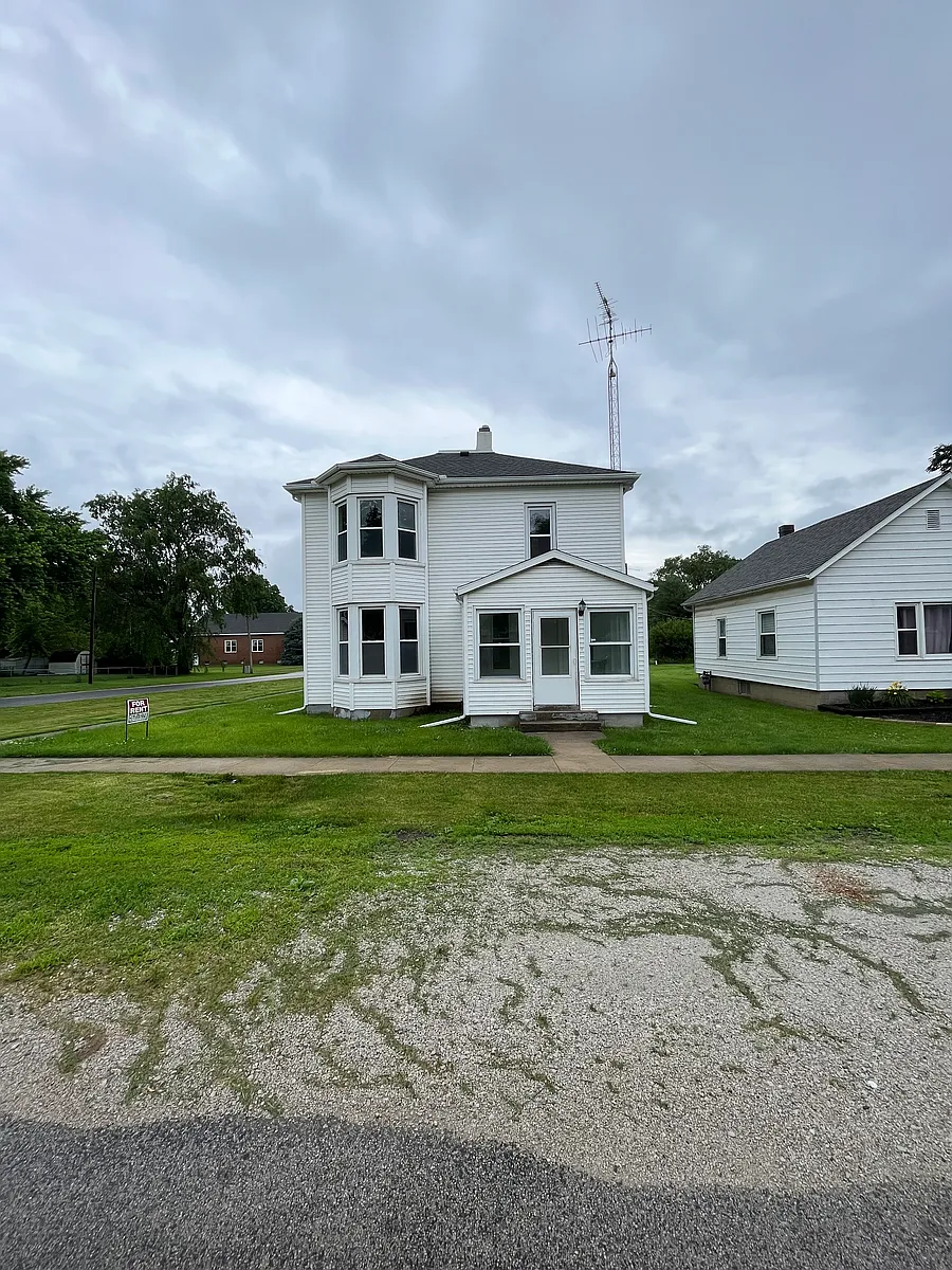 Building Photo - 106 W Lincoln Dr
