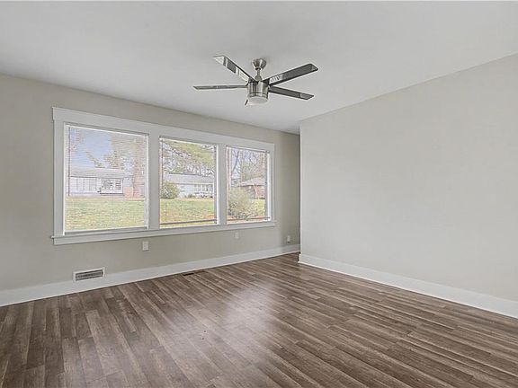 4th image of 2835 Laguna Dr