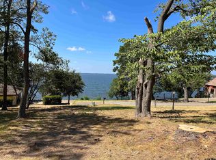 17649 Old River Rd, Flint, TX 75762