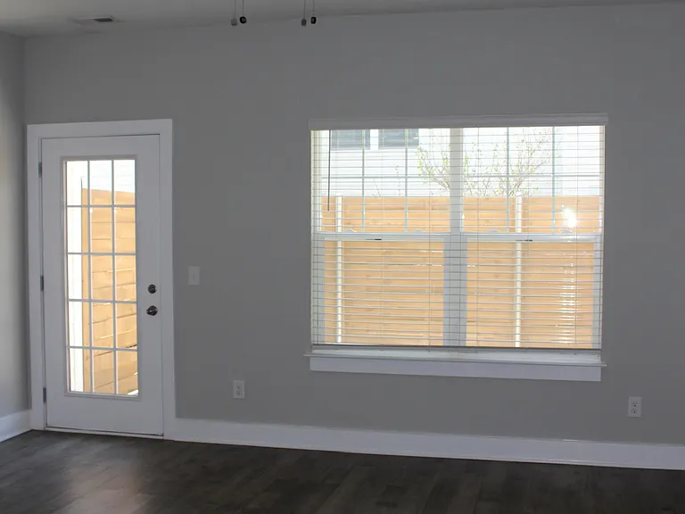 2338 Patrick Ave — Photo 10