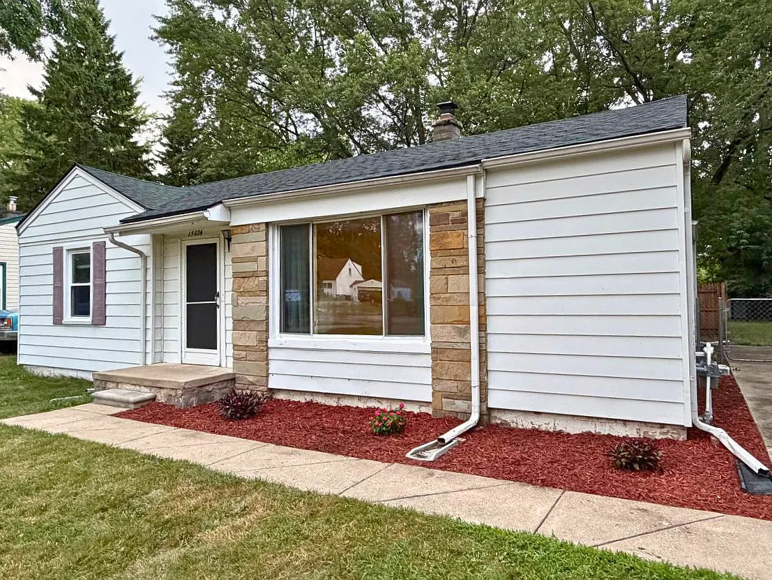 2 bed, 1048 sqft, $1,600 — Photo 2