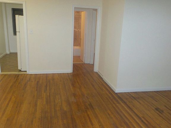 2nd image of 6209 Woodhaven Blvd Bsmt 2