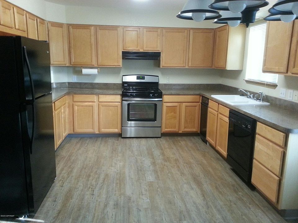 2nd image of 33865 Echo Lake Rd