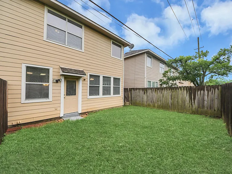 6019 Pennworth Ln — Photo 35