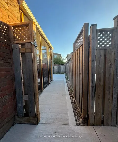 4468 Ashley Ave #BASEMENT — Photo 14