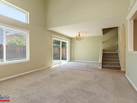 3rd image of 5290 Country Oak Ct