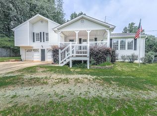 141 Cherokee Village Dr, Ball Ground, GA 30107