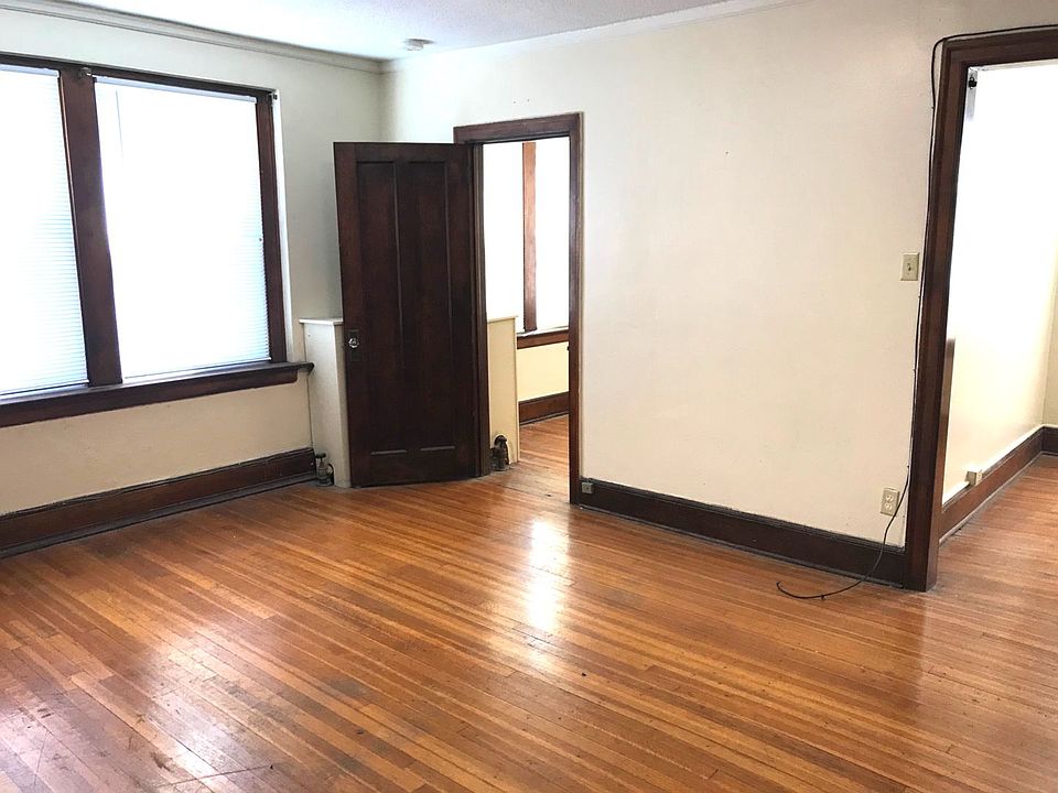 Winona 527 40th St Des Moines IA Zillow