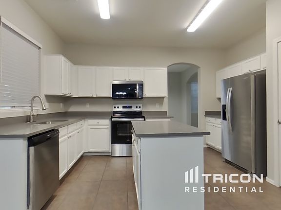 5th image of 17910 W Maui Ln