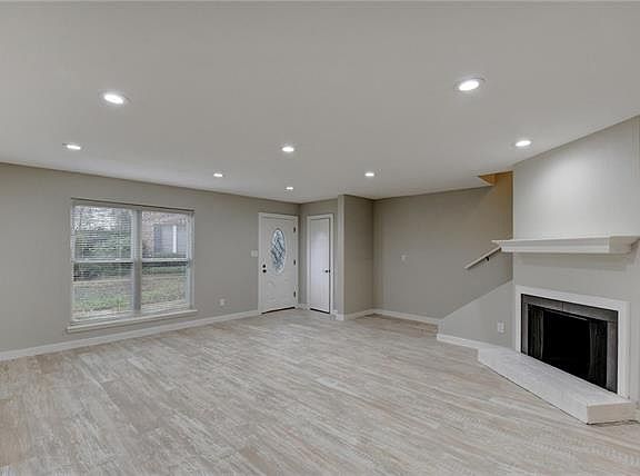 4th image of 6632 E Hill Dr