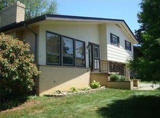 141 Melrose Dr, New Stanton, PA 15672