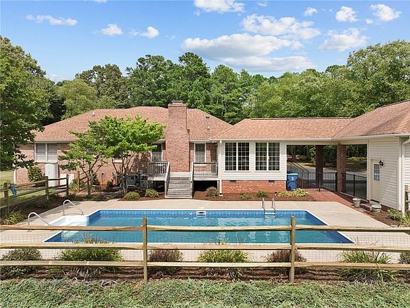 2nd image of 7405 Dickinben Dr