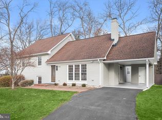 515 Woodland Ct NW, Vienna, VA 22180