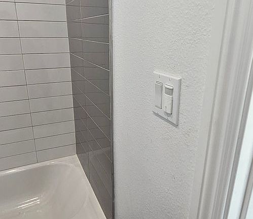 5th image of 211 W 43rd St #43211-F