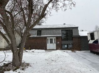 1052 Cadboro Rd #A, Ottawa, ON K1J8E1