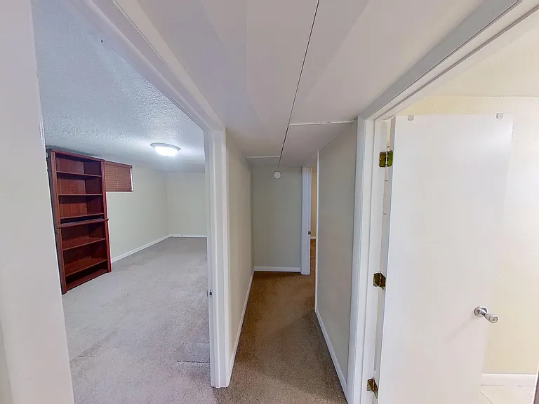2230 Marshall St — Photo 22