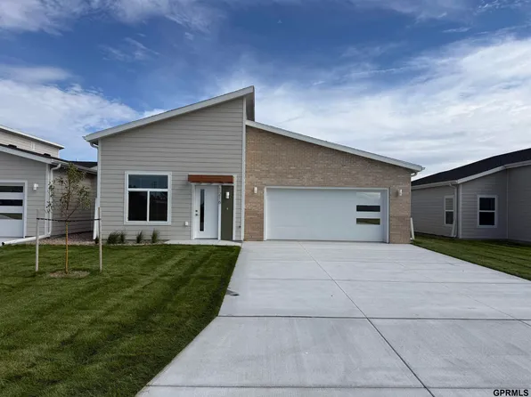1216 Wycoff Dr, Lexington, NE 68850