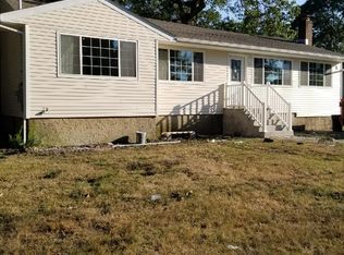 23 Anna St, Bay Shore, NY 11706