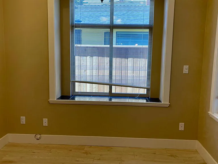 8289 Laurel St — Photo 14