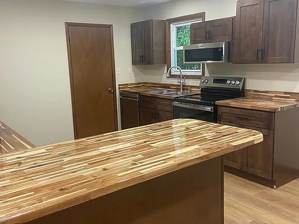 302 Oak Hill Dr, Crossville, TN 38572