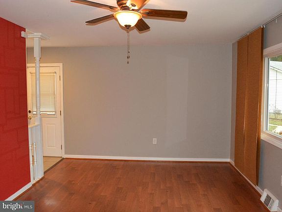 3rd image of 402 Suburbian Ct