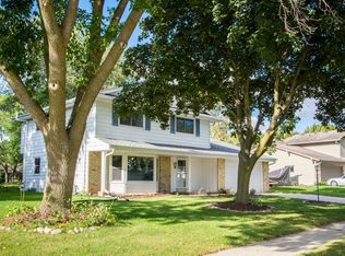 623 Crestwood Dr, Waukesha, WI 53188