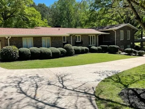 105 N Hills Ct, Hodges, SC 29653