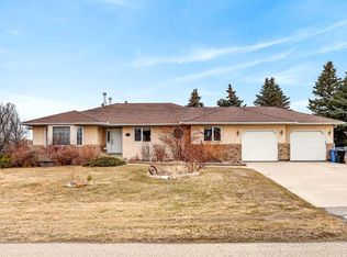 1124 E Gleneagles Dr, Carstairs, AB T0M0N0