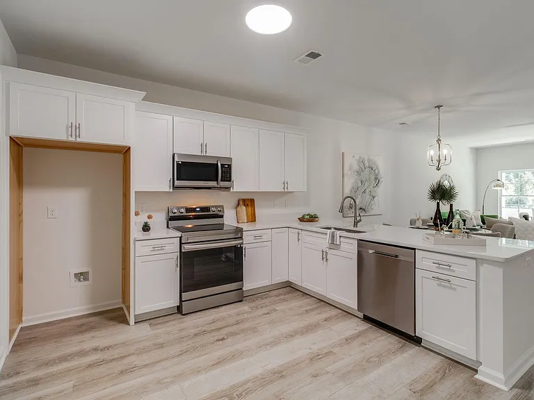 744 S Beltline Blvd — Photo 11