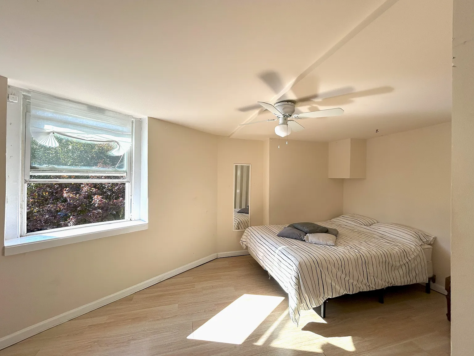 2 bed, 1000 sqft, $1,950 — Photo 4