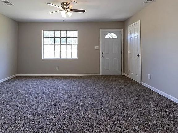 3rd image of 917 Gateway Dr