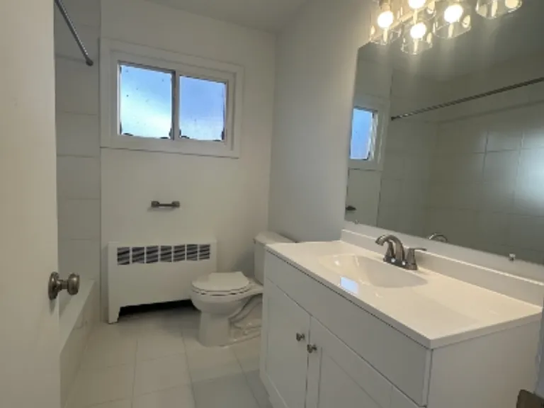 Lakeshore Apartments — Photo 2