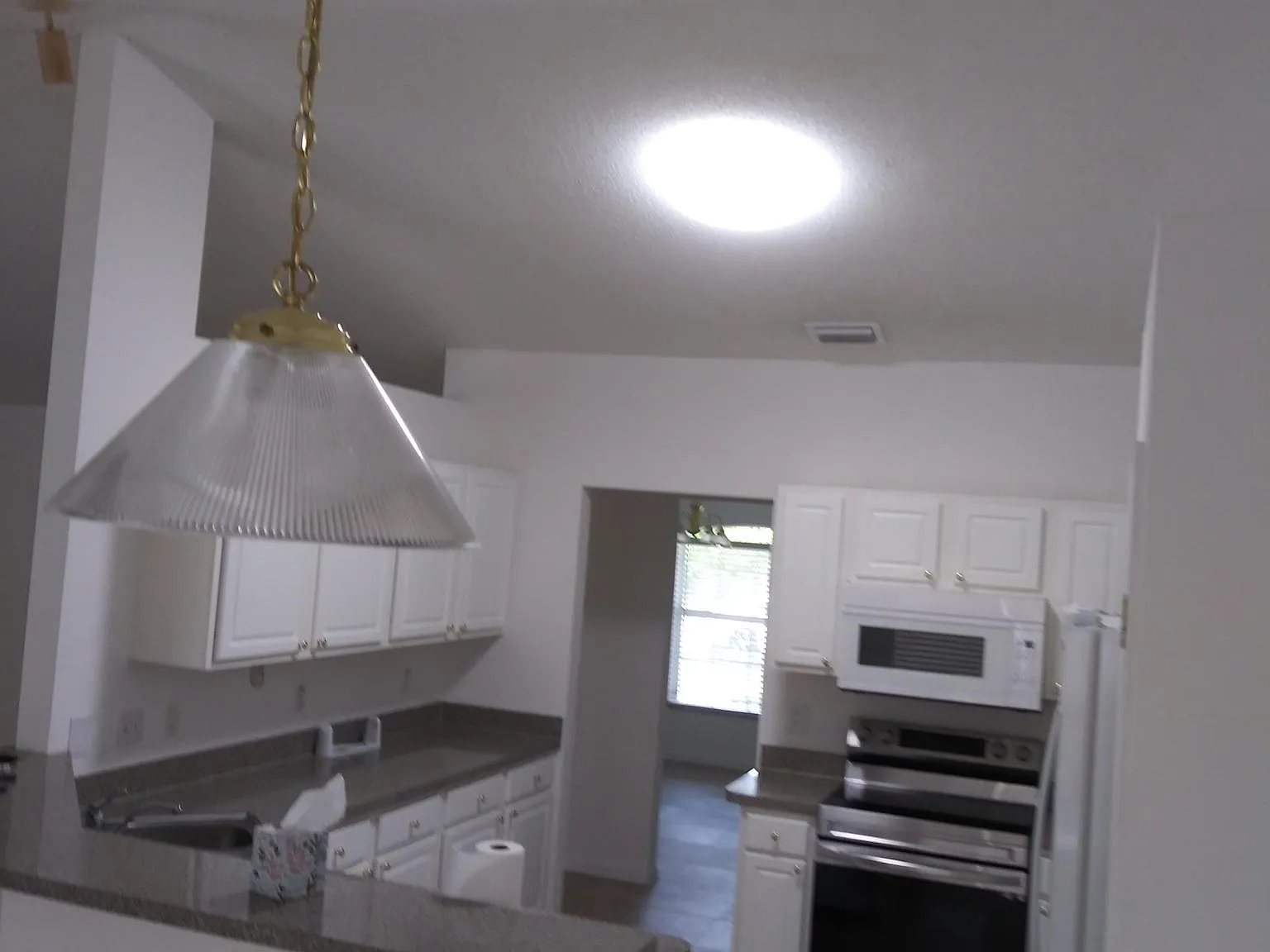 3 bed, 2009 sqft, $2,600 — Photo 4